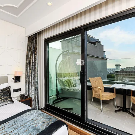 Mukarnas Pera Szálloda 4*